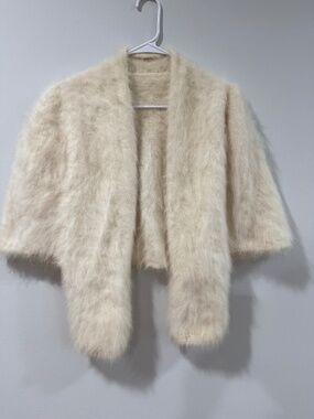 Cream faux fur cape with open front #glamour #winterwear #festival